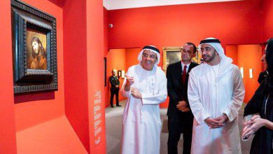 الخارجية تدعم الفنانين في الامارات بشراء مجموعة من أعمالهم التشكيلية