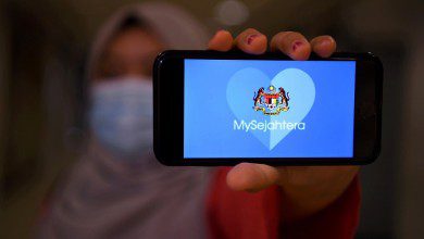 ماليزيا تعتمد تطبيق MySejahtera بديلاً عن التسجيل اليدوي