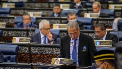 البرلمان الماليزي يتلقى 16 طلباً لسحب الثقة من حكومة محيي الدين ياسين
