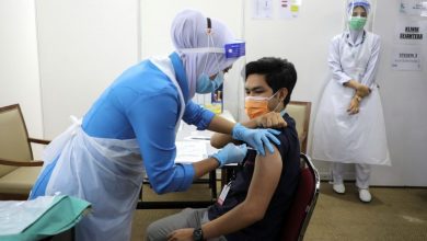 الحكومة الماليزية تدرس الملاحقة القانونية لمن يدعون المواطنين لعدم أخذ لقاحات كورونا