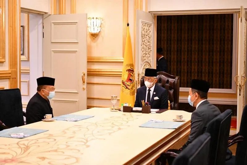 رئيس البرلمان الماليزي يجتمع مع الملك لبحث موعد انعقاد جلساته