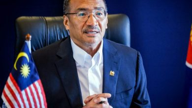 ألغى زيارته للصين ومصر والكويت وقطر.. وزير الخارجية الماليزي يدخل الحجر
