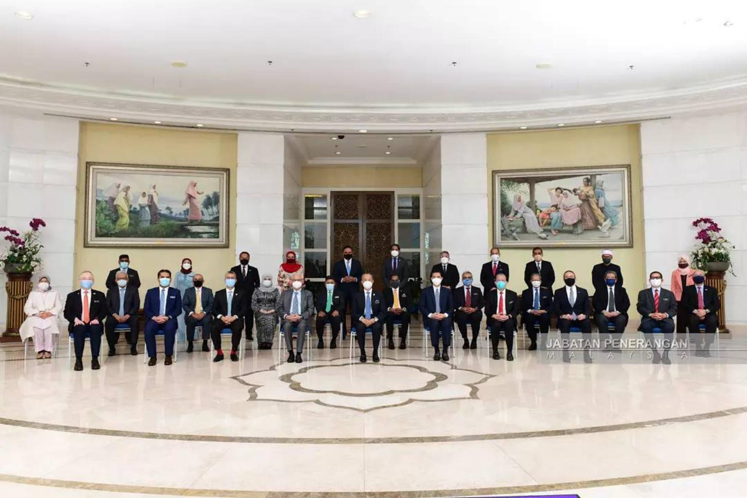ماذا يحصل عندما يستقيل رئيس الوزراء؟ الدستور الماليزي يجيب