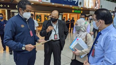 ماليزيا تسمح بالحجر المنزلي للمسافرين الملقحين القادمين من الخارج