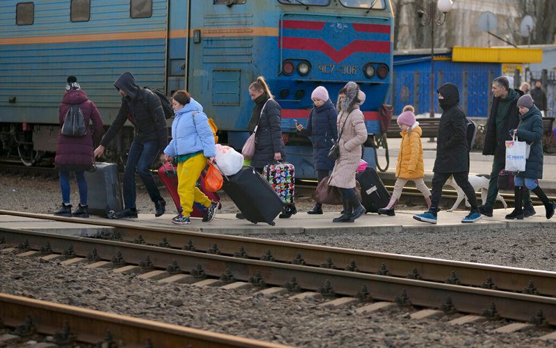 بعد عدم تمكن وزارة الخارجية من إجلائهم.. فرار البعثة الدبلوماسية الماليزية من كييف