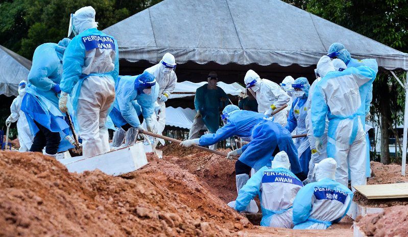 الصحة الماليزية: حوالي نصف وفيات كوفيد-19 لأشخاص غير ملقحين