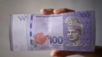 الشرطة الماليزية تضبط عصابة تزييف عملة من فئة 100 رينجيت