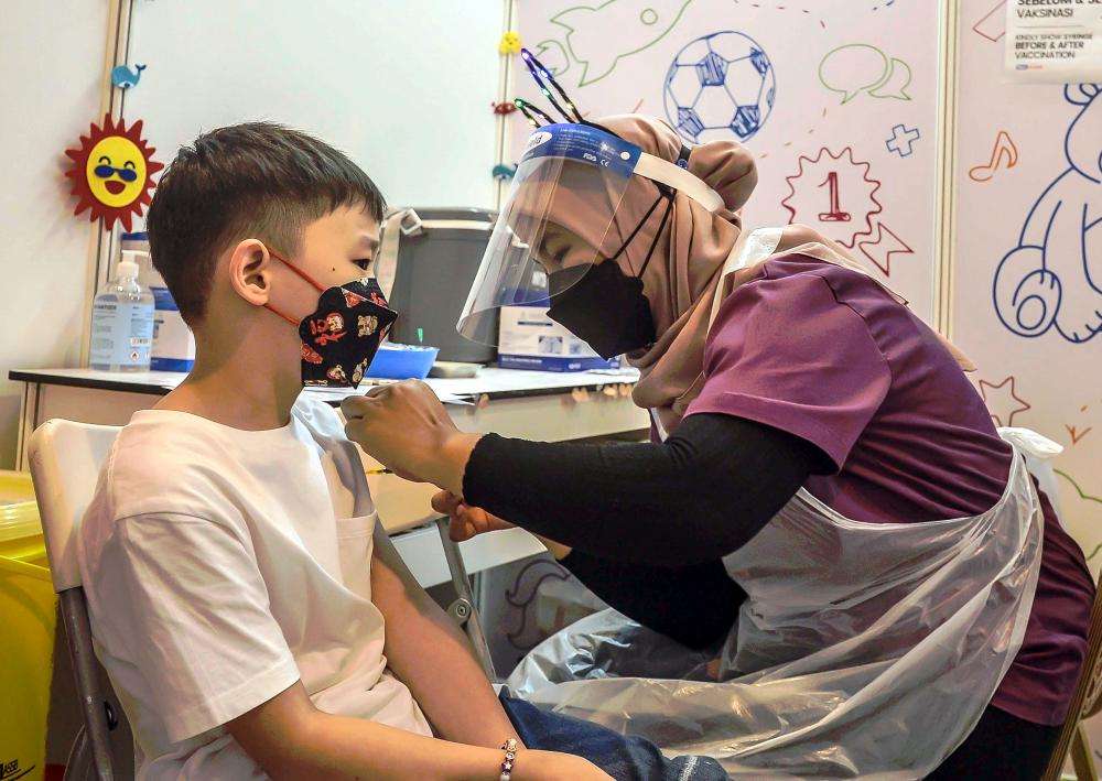 أسبوع على انتهاء الفترة المجانية لبرنامج ماليزيا لتطعيم الأطفال ضد كوفيد-19