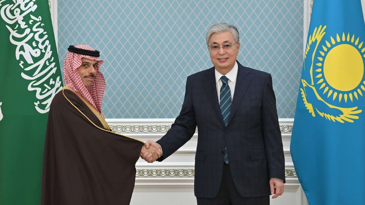 لقاء الرئيس الكازاخي مع وزير الخارجية السعودي يعزز التعاون السياسي والاقتصادي والثقافي والإنساني