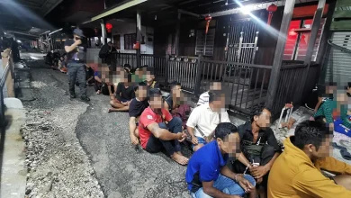 يعملون منذ 15 عاماً... اعتقال 60 مهاجراً في حملة للهجرة الماليزية