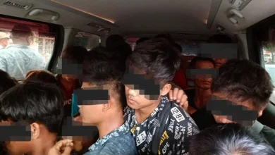 الشرطة الماليزية تعتقل مهرباً للمهاجرين وتضبط معه 25 شخصاً