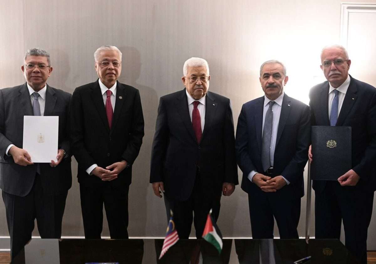 رئيس الوزراء يقابل الرئيس الفلسطيني في نيويورك ويوقعان عدة اتفاقيات