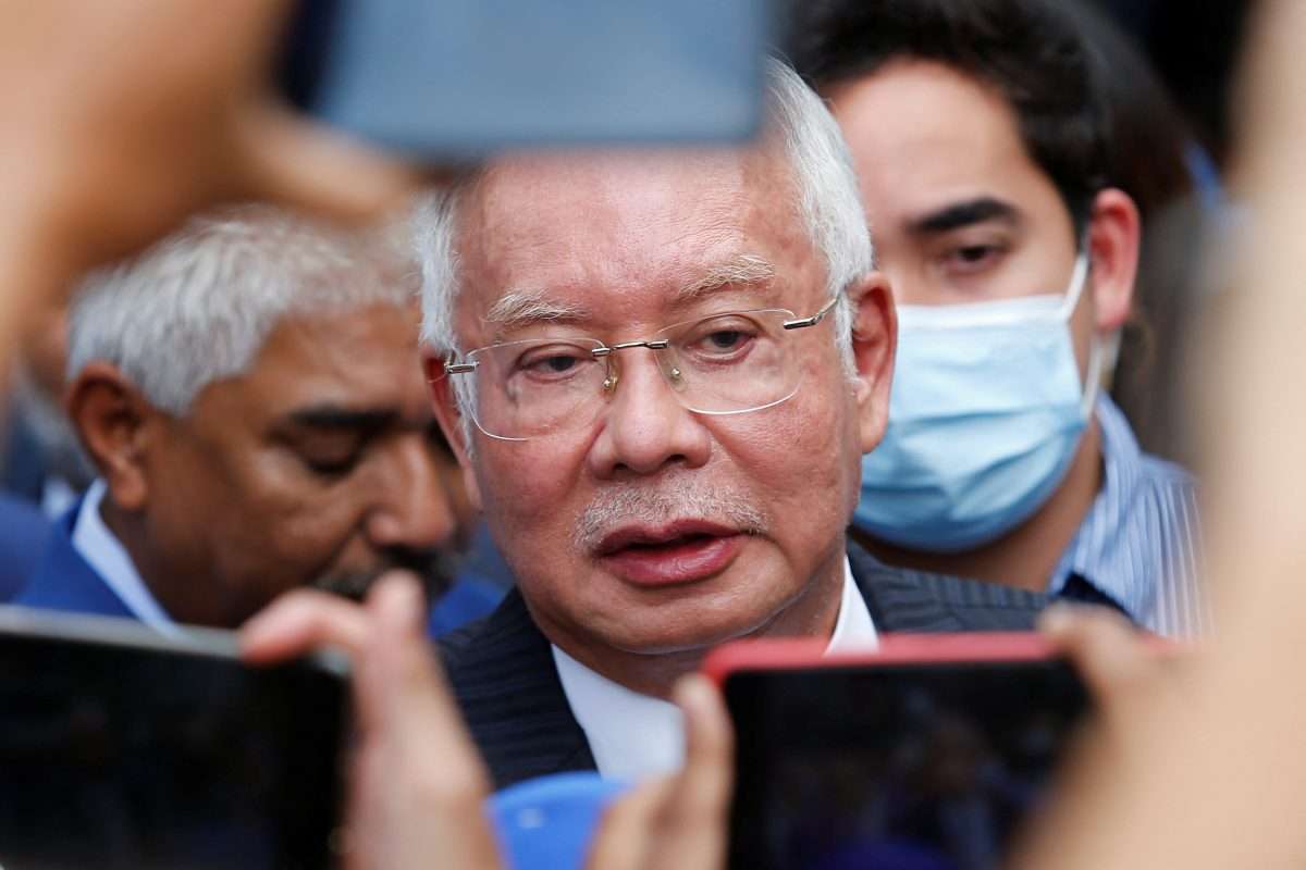 تأجيل محاكمة 1MDB بعد نقل نجيب رزاق إلى المستشفى