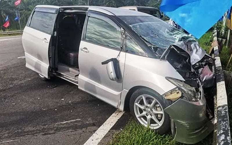 وفاة أربعة أشخاص من عائلة واحدة في حادث سير بملاكا