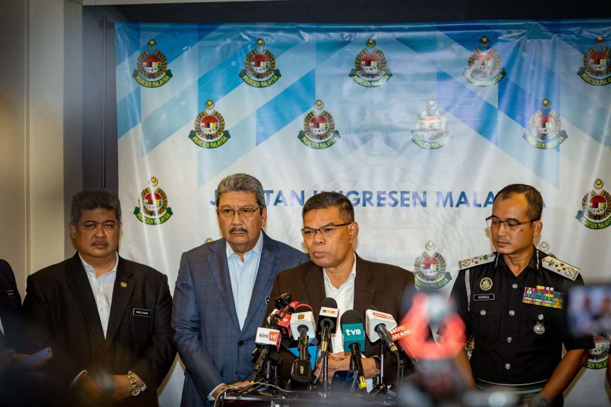 منظمات حقوقية تنتقد وزير الداخلية وتطالب بتحقيق عن المعاملة في مراكز الهجرة