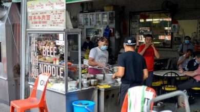 ولاية سيلانجور تلزم العاملين في مجال الطعام بارتداء الكمامة بداية من يناير