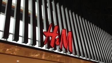 شركة H&M تفتح تحقيقاً حول كاميرات مخفية في غرف تغيير الملابس