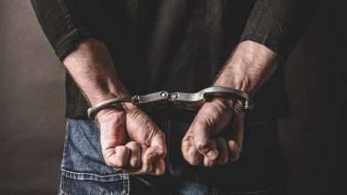 الشرطة توقف شخصين للتحقيق في قضية العبوة المتفجرة في أمبانج