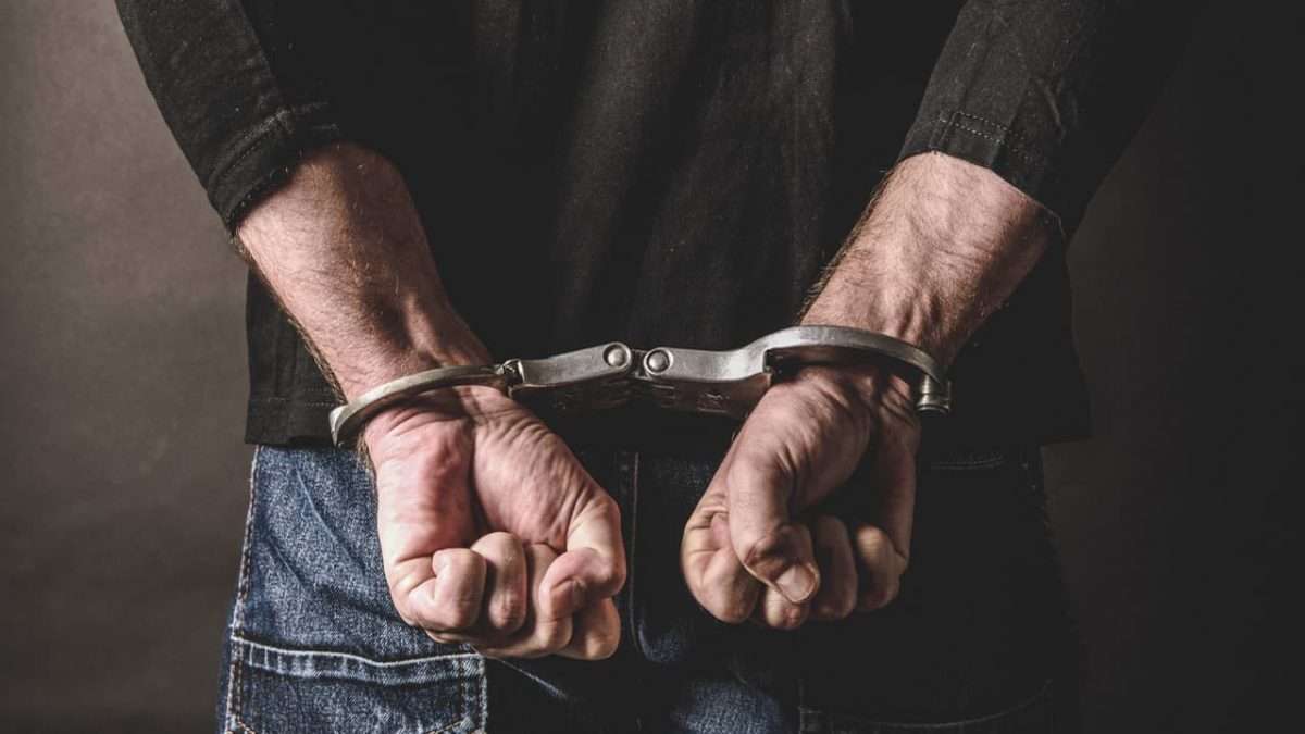 الشرطة توقف شخصين للتحقيق في قضية العبوة المتفجرة في أمبانج