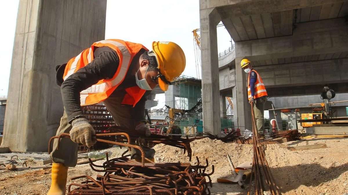 تعديلات جديدة على قانون العمل بداية من اليوم… ما هي أبرزها؟