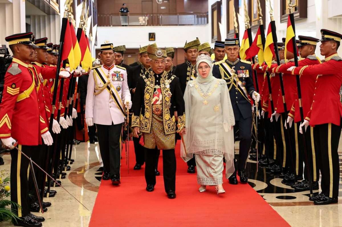 ملك ماليزيا يفتتح الجلسة الأولى للبرلمان الخامس عشر