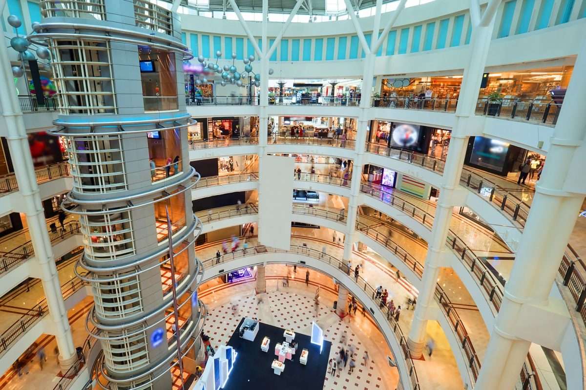 عقب ارتفاع الفواتير بنسبة 30%… الفنادق والمتاجر تطالب بتأجيل زيادة أسعار الكهرباء