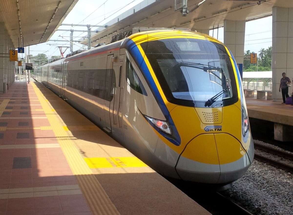 قطارات KTMB بالمجان لذوي الإعاقة وطلاب المدارس
