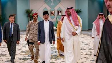 بعد عدم لقائه بالملك وولي العهد… المعارضة تطالب بمناقشة زيارة أنور إلى السعودية في البرلمان