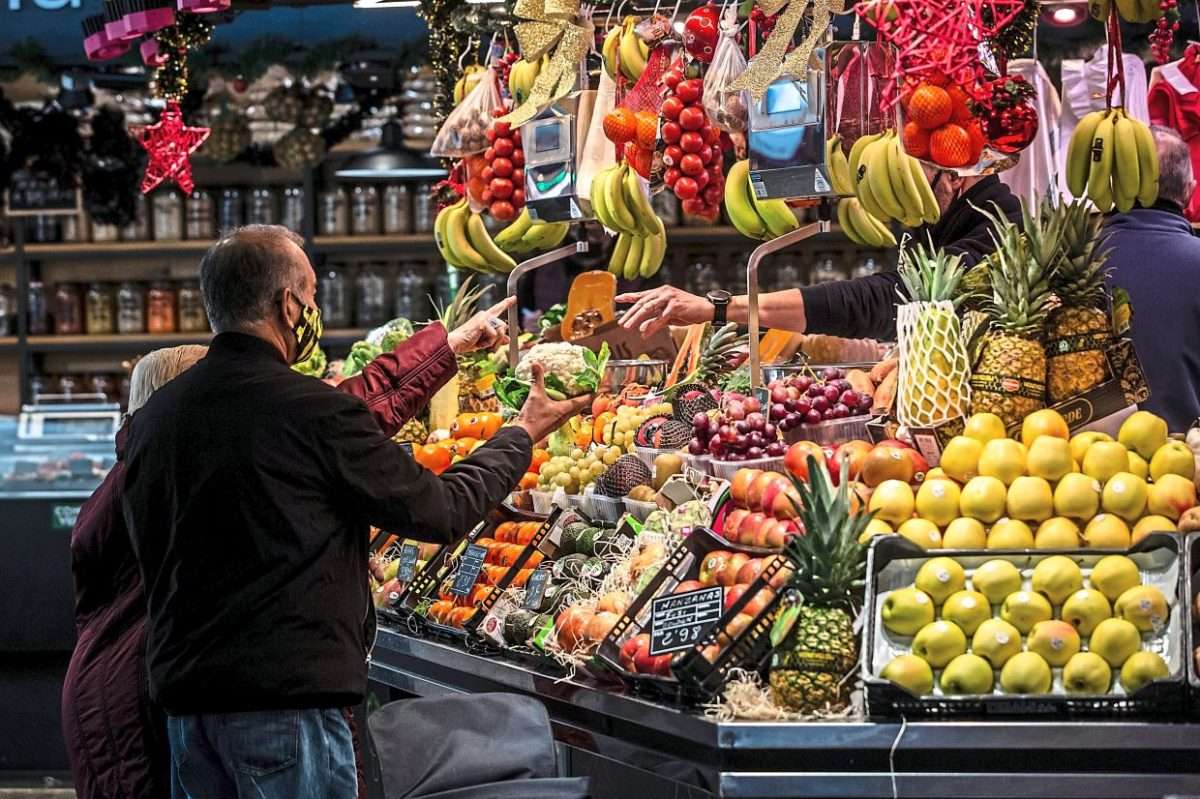 ارتفاع مبيعات تجارة التجزئة والجملة بنسبة 14.7% في فبراير