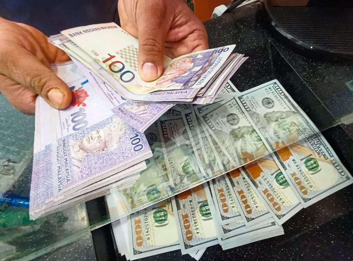 الرنجيت يسجل ارتفاعاً أمام الدولار مع تراجع التضخم في أمريكا